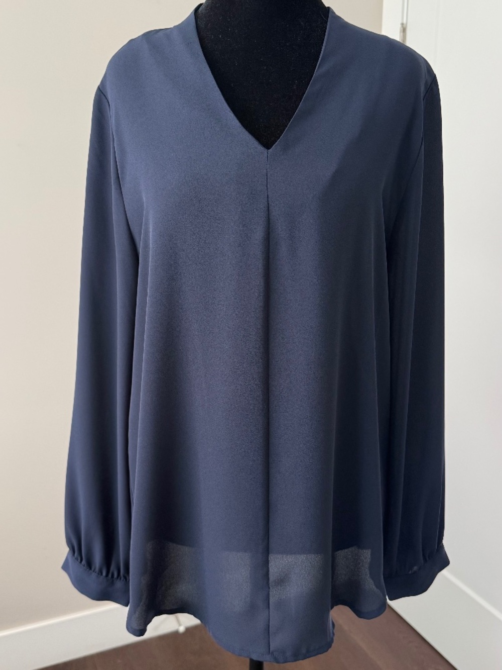 Violet + Claire Navy Blue V-Neck Long Sleeve Blouse Size M